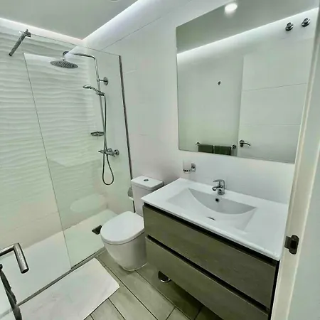 Ocean Garden, Heated Pool, Sunny Terrace,fast Wifi דירה אדחה