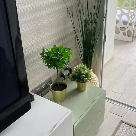 Ocean Garden, Heated Pool, Sunny Terrace,fast Wifi דירה