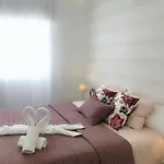 Ocean Garden, Heated Pool, Sunny Terrace,fast Wifi דירה אדחה