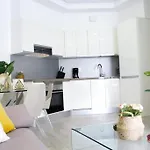 Ocean Garden, Heated Pool, Sunny Terrace,fast Wifi דירה